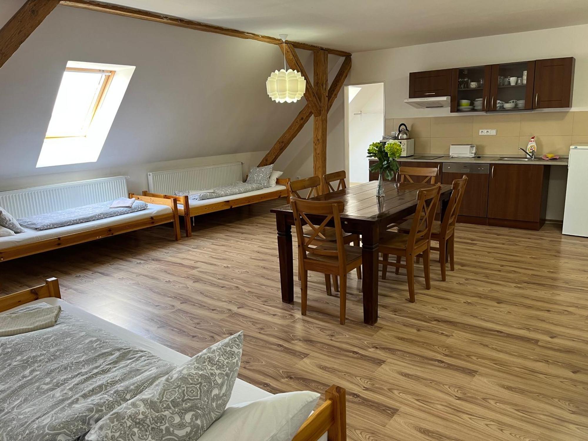 Dvur Nove Zamky Hotel Mladec ภายนอก รูปภาพ